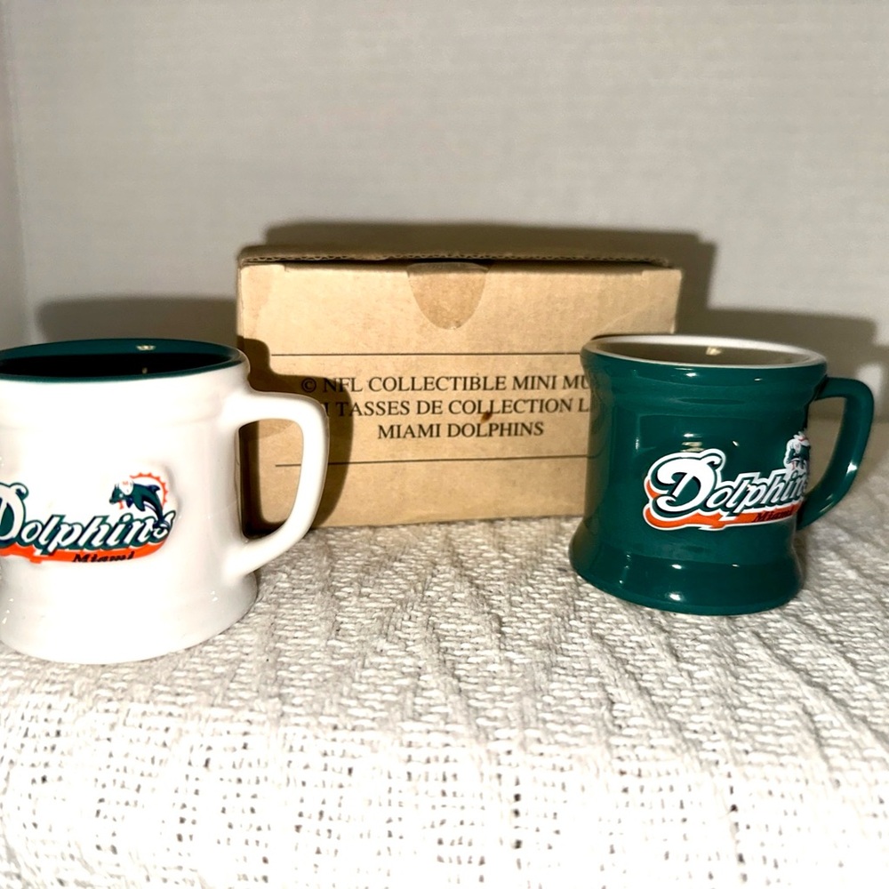 Vintage Collectible Miami Dolphins Mini Mugs ceramic Set - Green and White
